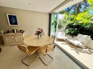 Dining - Garden Studio Apartment (Bondi Beach)