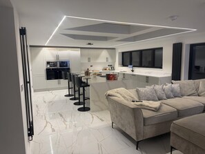 Téléviseur, foyer