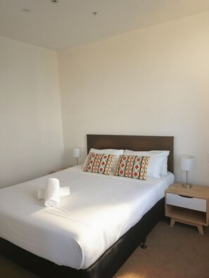 Iron/ironing board, Internet, bed sheets -  Skytower view with Balcony In central Auckland (Auckland)