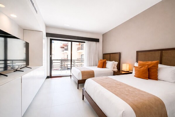 Room - Grand Suite Oceanview steps to beach and 5th Av. (Playa del Carmen)