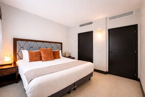 Room - Grand Suite Oceanview steps to beach and 5th Av. (Playa del Carmen)