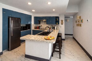 Private kitchen - Grand Suite Oceanview steps to beach and 5th Av. (Playa del Carmen)