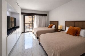 Iron/ironing board, WiFi, bed sheets - Grand Suite Oceanview steps to beach and 5th Av. (Playa del Carmen)
