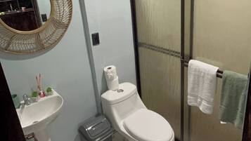 Toallas, jabón y papel higiénico