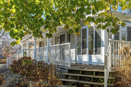 Stretch out in comfort just steps from Lake Ontario.