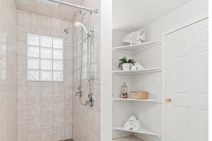 シャワー、ジェットバス、ヘアドライヤー、タオル
