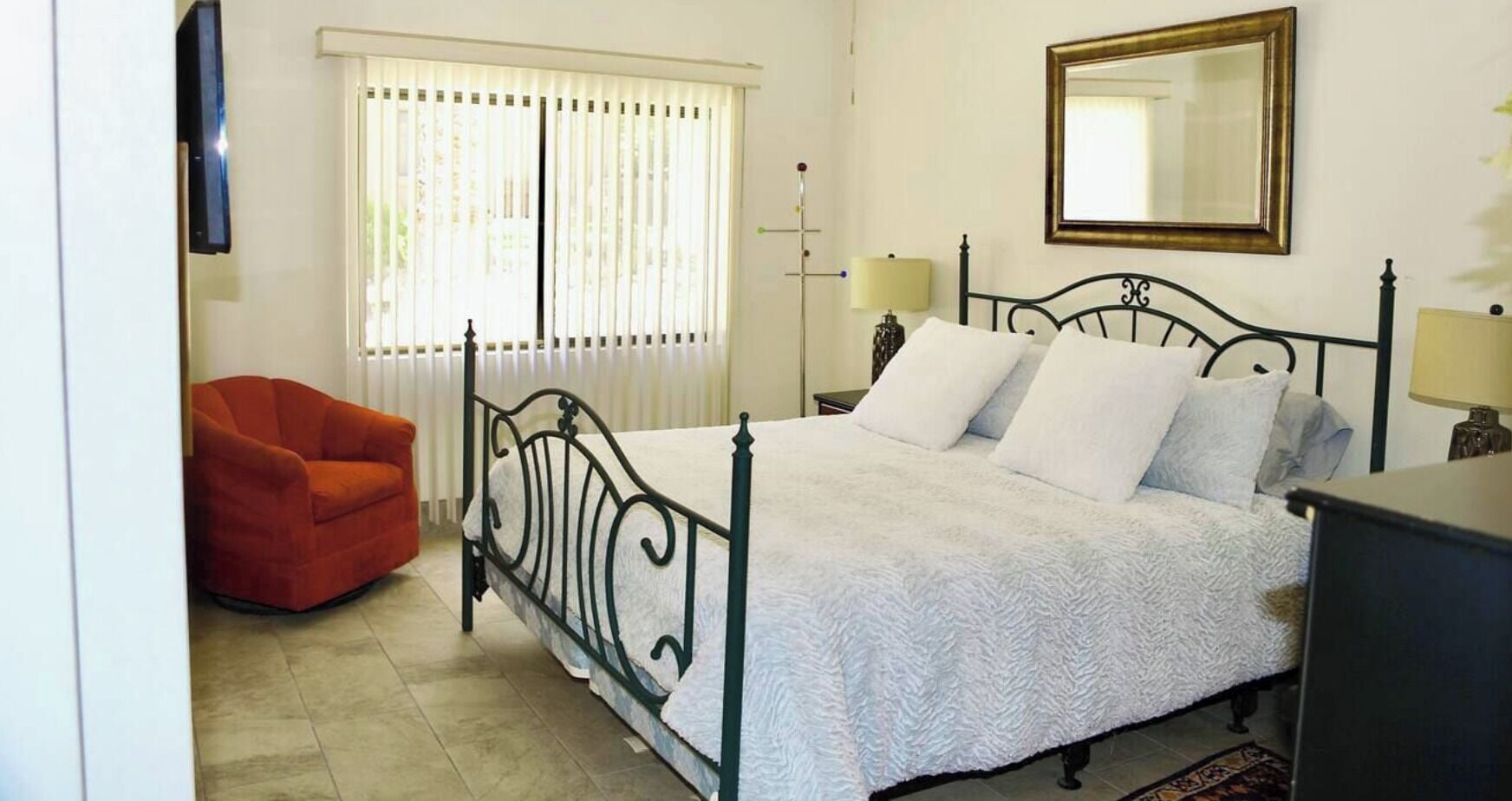 2 bedrooms, iron/ironing board, Internet, bed sheets