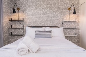 办公桌、熨斗/熨衣板、旅行婴儿床、WiFi