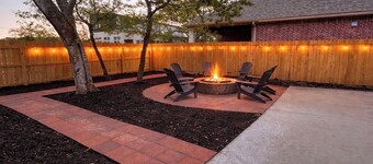 The Kyle House- sleeps 19-20- Pickleball court,ping pong, basketball, corn hole