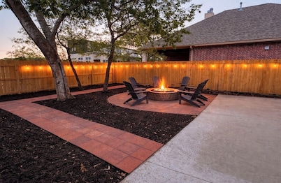 The Kyle House- sleeps 19-20- Pickleball court,ping pong, basketball, corn hole