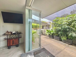 Terrace/patio - Enjoy your private tropical terrace by the Condado lagoon. (San Juan)