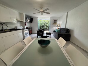 Interior - Enjoy your private tropical terrace by the Condado lagoon. (San Juan)