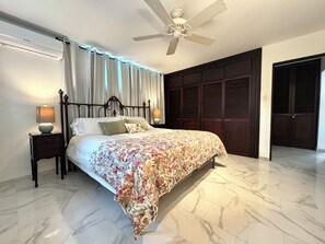 Iron/ironing board, WiFi, bed sheets - Enjoy your private tropical terrace by the Condado lagoon. (San Juan)
