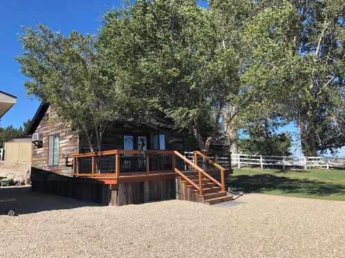 Rustic Updated Cabin located on the Cliffs of the Snake River