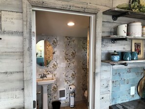 Bathroom - Rustic Updated Cabin located on the Cliffs of the Snake River (Marsing)