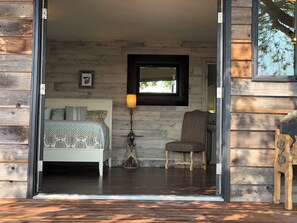 Room - Rustic Updated Cabin located on the Cliffs of the Snake River (Marsing)