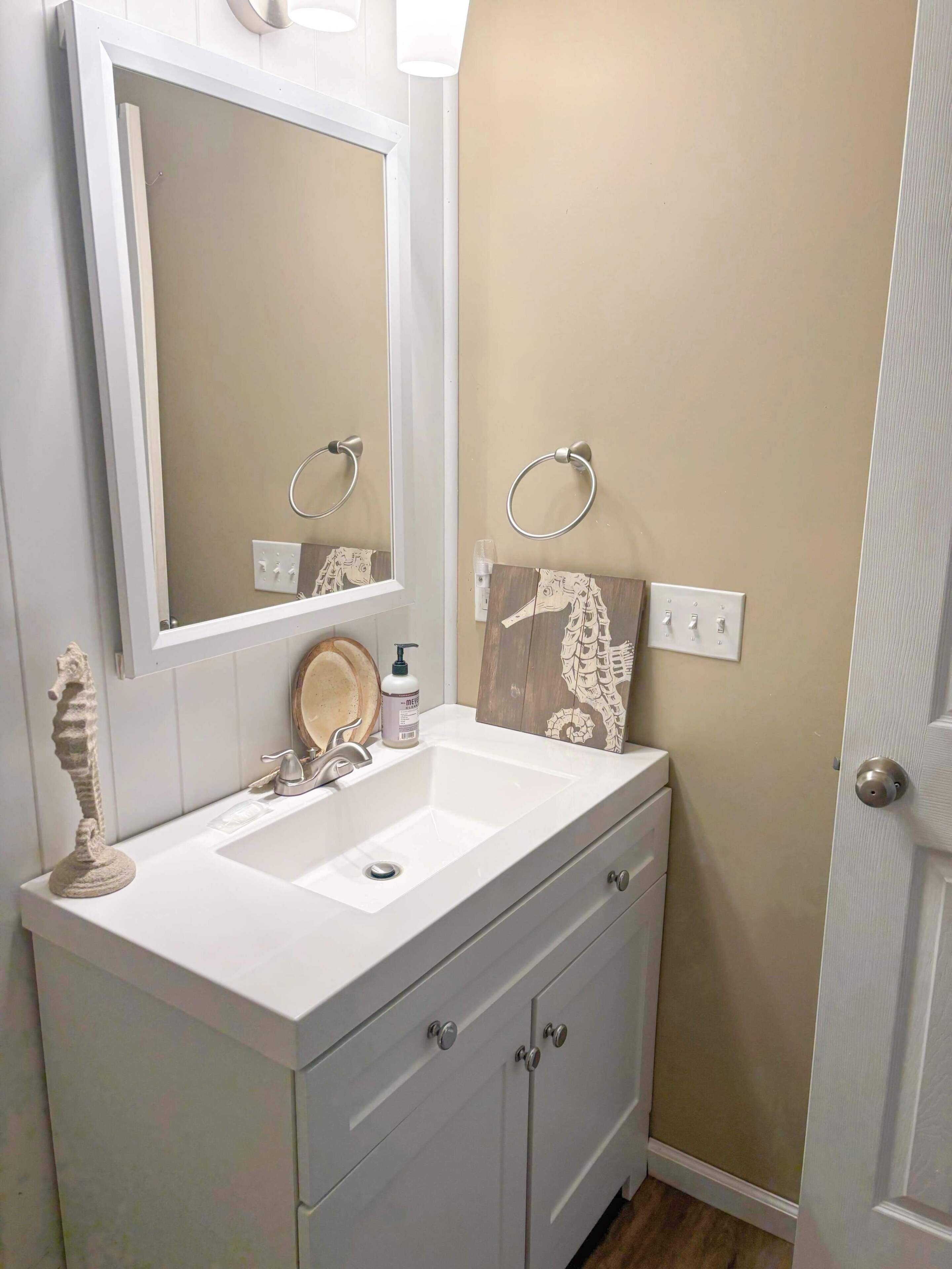 Shower, towels, shampoo