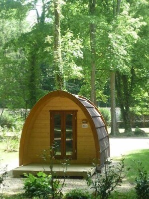 Property grounds - ZEcamping 2 étoiles piscine couverte pet friendly sauna locatif 9m2 3 pers (Bar-sur-Aube)
