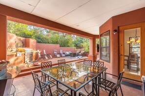 Outdoor dining - West Sedona Oasis / Spa / Pool Table / Sleeps 16 (Sedona)