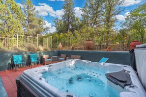 Outdoor spa tub - West Sedona Oasis / Spa / Pool Table / Sleeps 16 (Sedona)