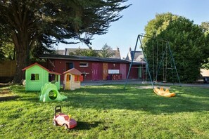 Children’s area - ZEcamping 1* pet friendly mobil-home BBQ 28m2 5 pers (Plessix-Balisson)