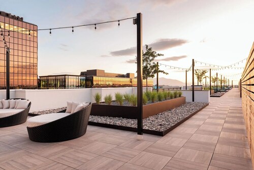 Upscale Condo at the Center of It All
