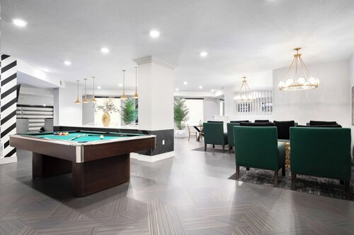 Upscale Condo at the Center of It All