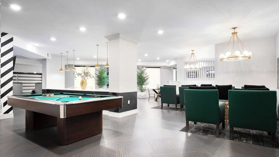 Upscale Condo at the Center of It All