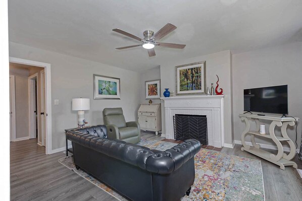 Living area - Modern 2BR Steps to St Francis (Columbus)