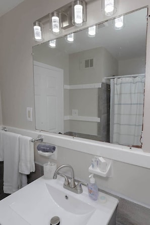 Bathroom - Modern 2BR Steps to St Francis (Columbus)