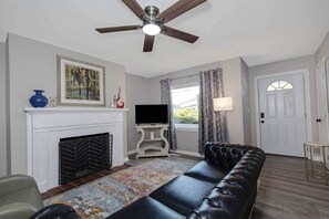 Living area - Modern 2BR Steps to St Francis (Columbus)