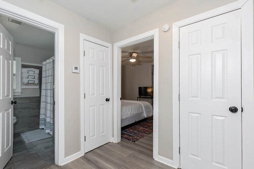 Modern 2BR Steps to St Francis