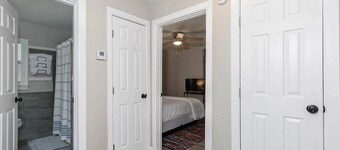 Modern 2BR Steps to St Francis