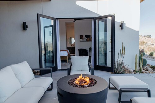 Solara Ridge • Serene Escape, Panoramic Views, Spa, and Cowboy Tub