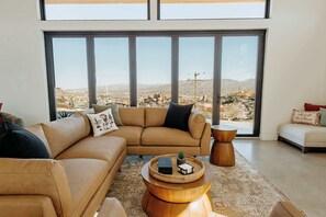 TV - Solara Ridge • Serene Escape, Panoramic Views, Spa, and Cowboy Tub (Yucca Valley)