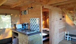 2 bedrooms, WiFi - ZEcamping 3* piscine pet friendly locatif BBQ 55m2 4 pers (Dévillac)