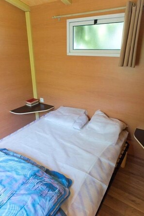1 bedroom, WiFi - ZEcamping 4* familial locatif BBQ 17m2 4 pers (Le Bourg-d'Oisans)
