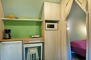 2 bedrooms, WiFi - ZEcamping 2 étoiles pataugeoire piscine dog friendly mobil-home 4 pers (Saint-Sozy)