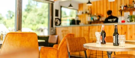 Bar (en la propiedad)