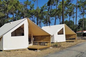 Exterior - ZEcamping 3* piscine couverte piscine chauffée 4km plage locatif 17m2 (Saint-Hilaire-de-Riez)