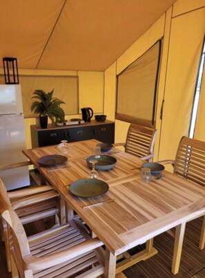 Dining - ZEcamping 4* familial 500m plage piscine couverte mobil-home 35m2 (Morsalines)
