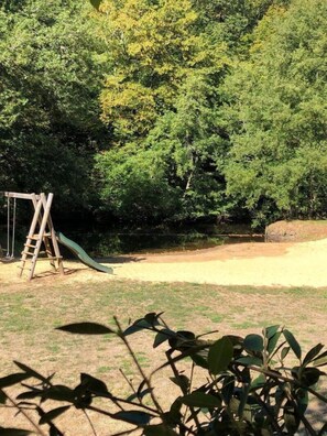 Children’s area - ZEcamping 3* tente BBQ 38m2 5 pers (Jumilhac-le-Grand)