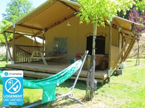 Outdoor dining - ZEcamping 3* tente BBQ 38m2 5 pers (Jumilhac-le-Grand)