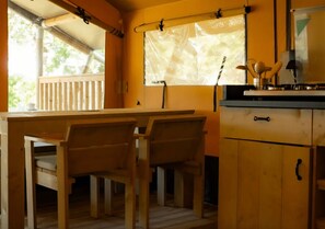 Outdoor dining - ZEcamping 3* animaux acceptés locatif 36m2 4 pers (Beaulieu)