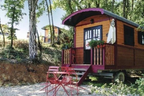 ZEcamping 4* familial piscine chauffée roulotte BBQ