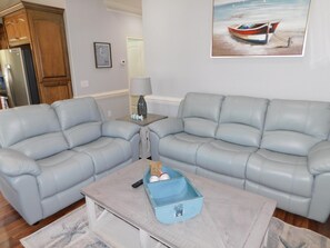 Smart TV, fireplace, video games, table football - Ocean Lakes site 1294 3 bdrm/2bath sleeps 7, Golf Cart *Promo* (Myrtle Beach)