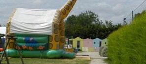 Children’s area - ZEcamping 4* 500m plage piscine couverte chiens acceptés locatif 7m2 (Morsalines)