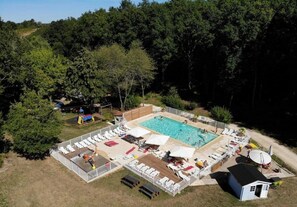 A heated pool - Camping 3 étoiles - piscine chauffée - Tente Cottage (Mareuil en Périgord)