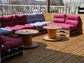 Terrace/patio - ZEcamping 3* piscine chauffée toboggans locatif 16m2 4 pers (Surgères)