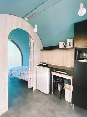2 bedrooms, WiFi - ZEcamping 3* piscine chauffée toboggans locatif 16m2 4 pers (Surgères)